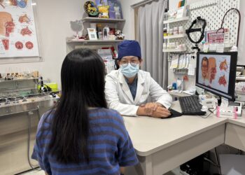 最近有不少民眾因為睡眠呼吸中止症求診，林偉傑醫師強調，冬季天氣冷、溫差大，阻塞型患者的病症可能更明顯，應該尋求積極治療，解決睡眠和呼吸的問題。（攝影 黃志豪）