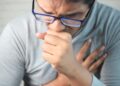 慢性咳嗽怎麼咳都不會好?掌握「3要訣」舒緩症狀,營養師:還要做到這「5件事」!