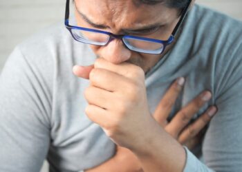 慢性咳嗽怎麼咳都不會好？掌握「3要訣」舒緩症狀，營養師：還要做到這「5件事」！