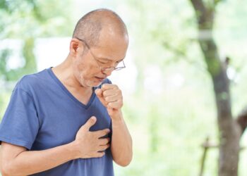 感冒出現「喘鳴聲」得當心!RSV病毒威脅長者健康 嚴重恐演變肺炎重症