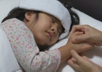 孩子確診腸病毒不吃不喝怎麼辦?飲食照護指南一次解析,營養師教你餵食孩子「3技巧」!