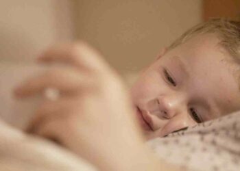 3歲以下幼兒睡眠集大成！ 影響的6大關鍵、常醒的幼兒可能與「它」缺乏有關
