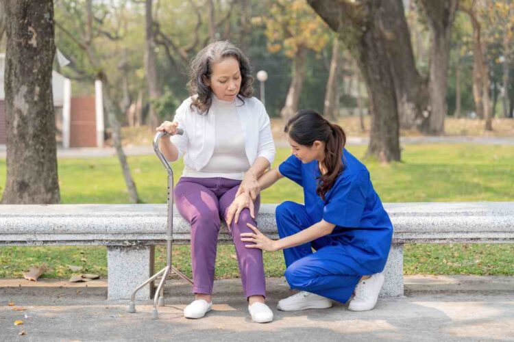 女性更容易骨質疏鬆？找回「骨本」，你不能不知的「4原因」！